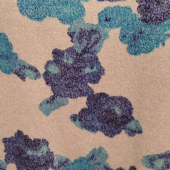 Gorgeous lightweight sweater - Picture 3 of 5